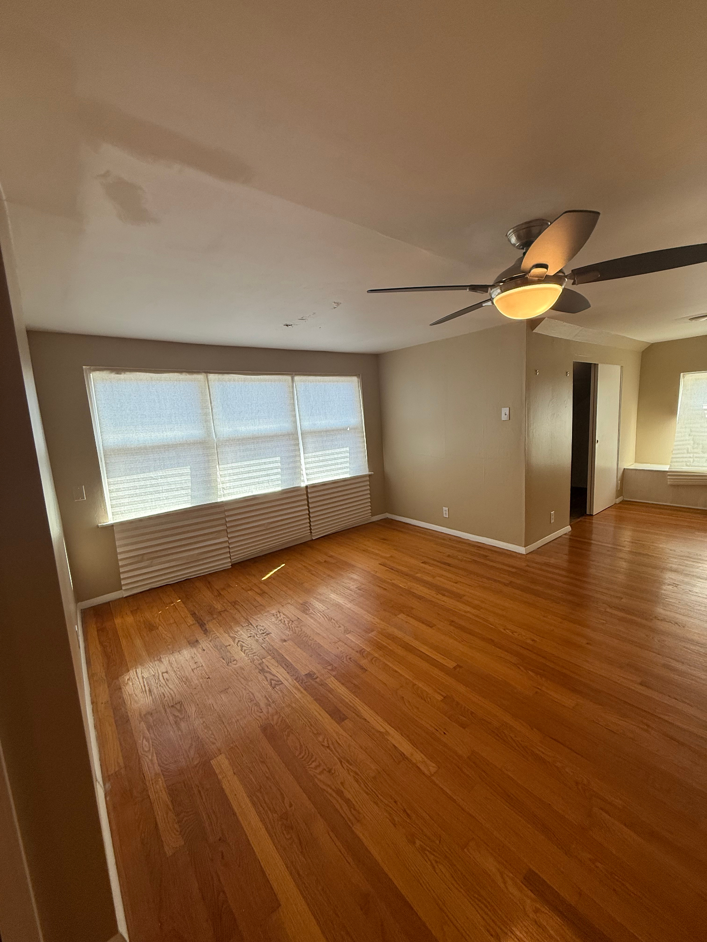 Open upstairs living area / 4th bedroom